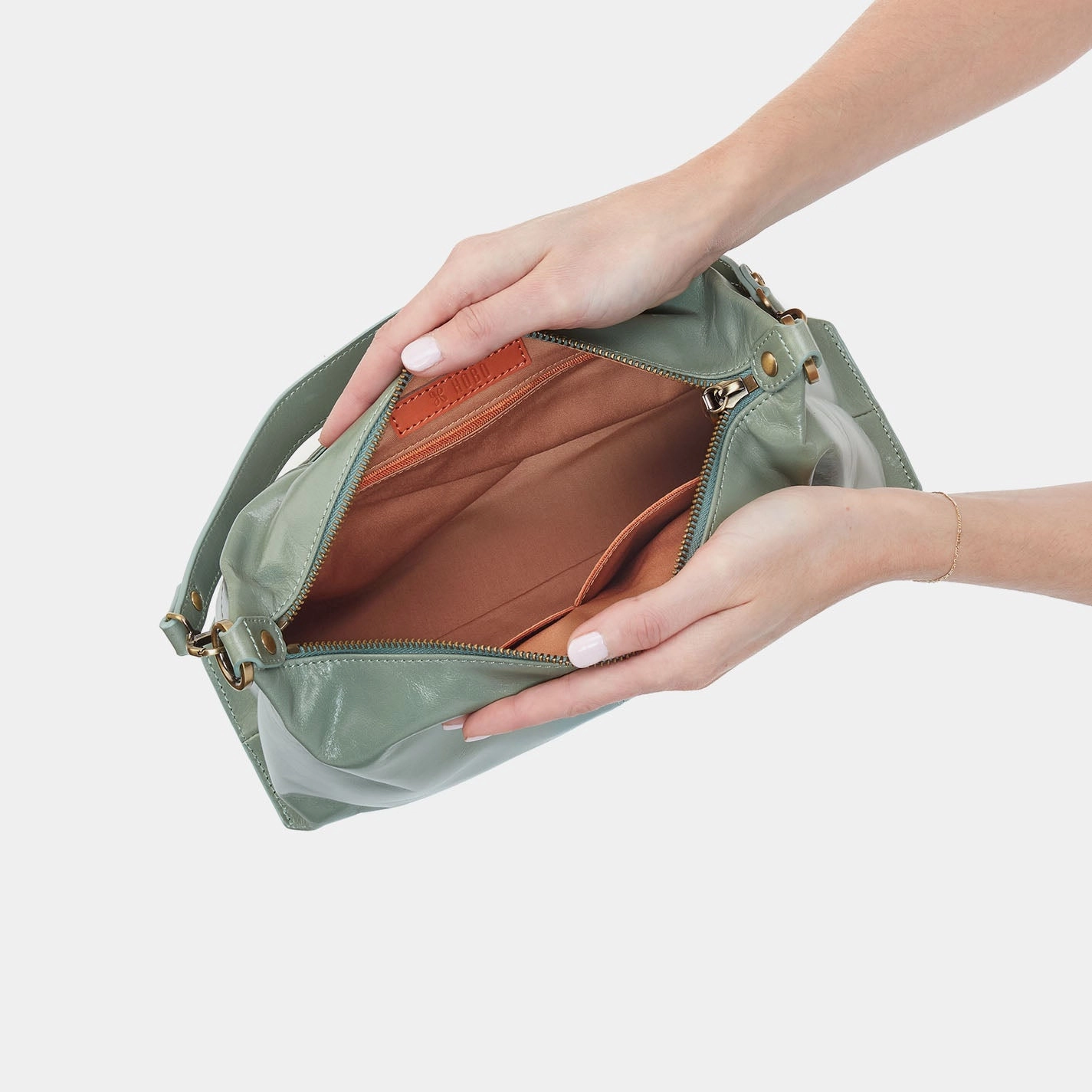 Avon Shoulder Bag In Polished Leather - Jade