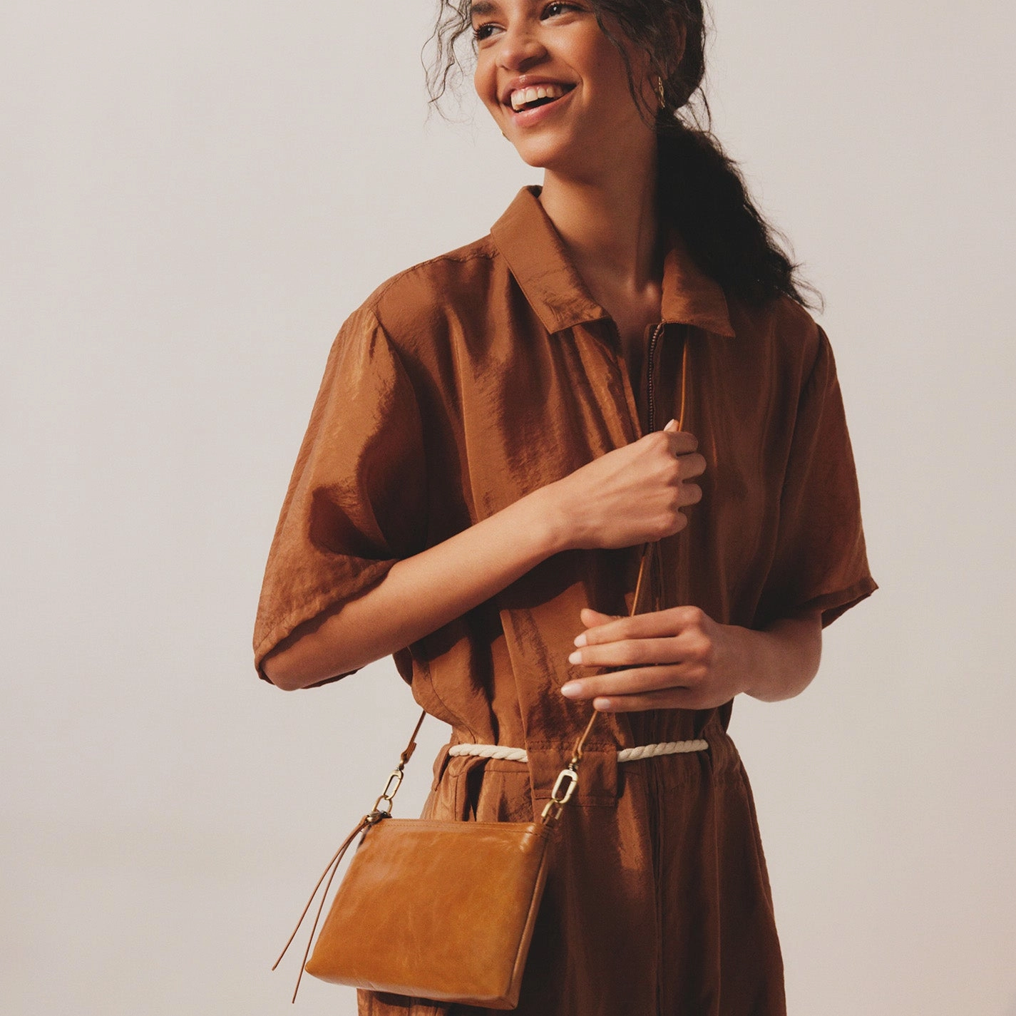 Darcy Crossbody In Polished Leather - Truffle