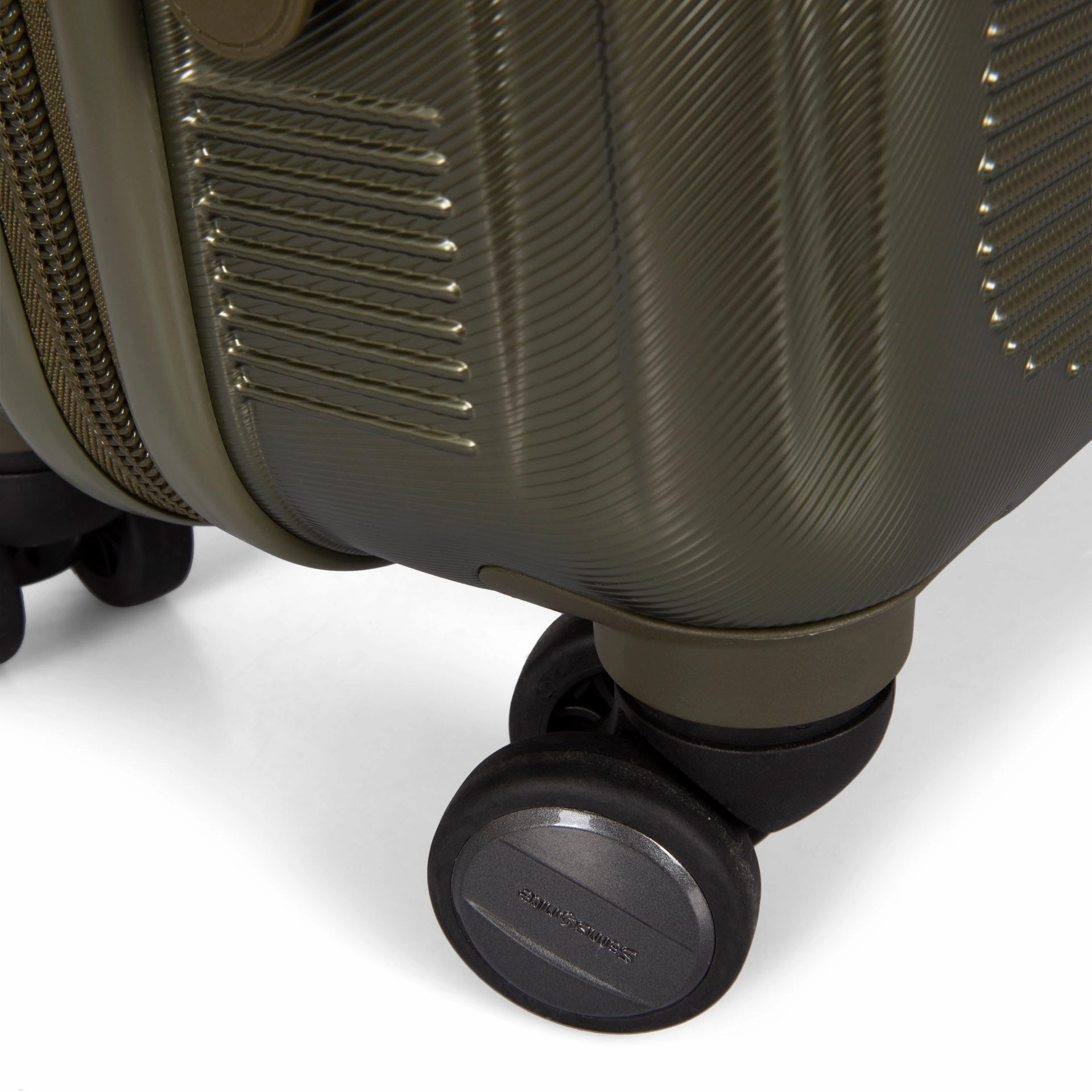 Kenya Hardside 21.5 Carry-On Luggage