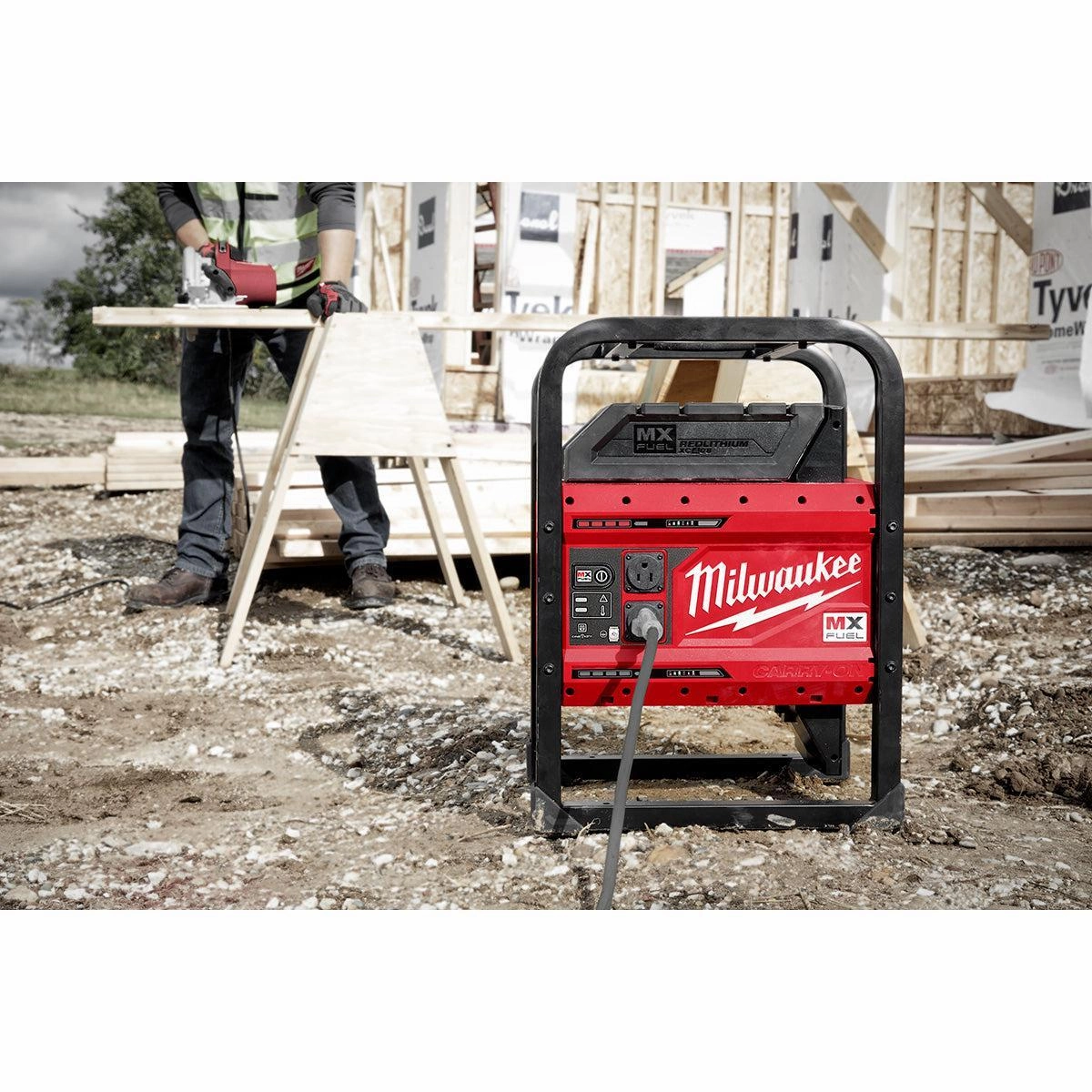 Milwaukee MXF002-2XC - MX FUEL™ CARRY-ON™ 3600W/1800W Power Supply