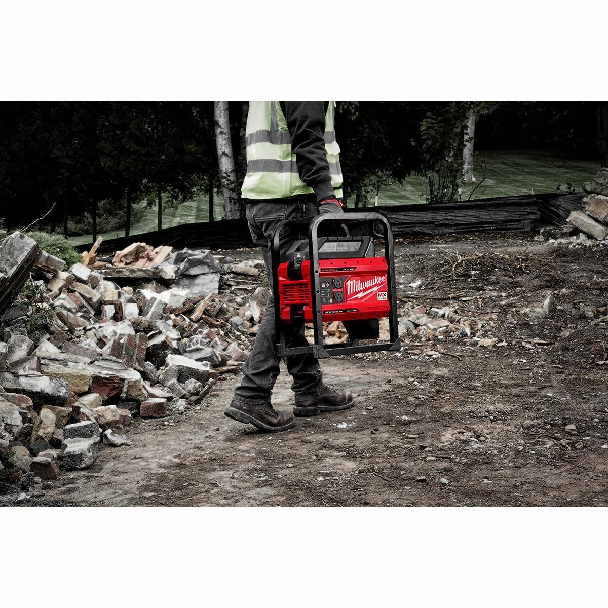 Milwaukee MXF002-2XC - MX FUEL™ CARRY-ON™ 3600W/1800W Power Supply